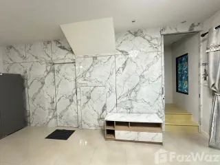 For rent 4 bed townhouse in Prawet, Bangkok