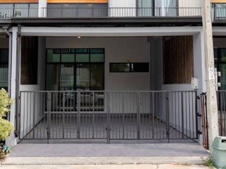 For sale 3 bed townhouse in Lat Phrao, Bangkok