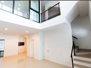 For sale 3 bed townhouse in Lat Phrao, Bangkok
