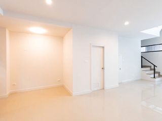 For sale 3 bed townhouse in Lat Phrao, Bangkok