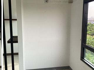 For sale 1 bed condo in Mueang Samut Prakan, Samut Prakan