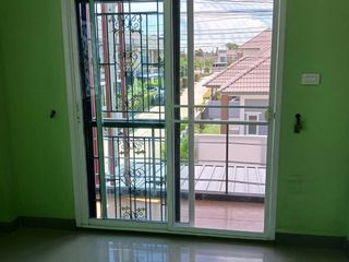 For sale 3 bed townhouse in Sattahip, Chonburi