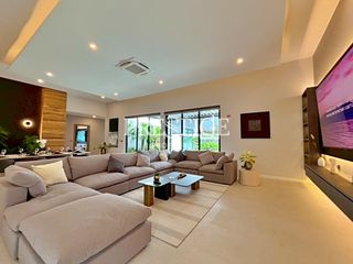 Casa en venta de 5 habitaciones en Bang Lamung, Chonburi