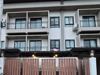 For sale 4 bed townhouse in Bang Lamung, Chonburi