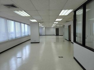 For rent 1 bed office in Khlong Toei, Bangkok