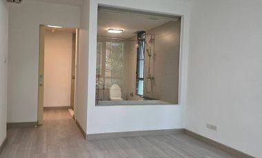 For sale 2 bed condo in Khlong Toei, Bangkok