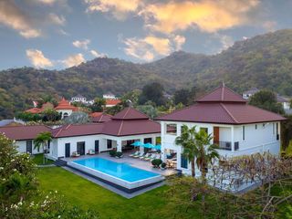 For sale 5 bed villa in Hua Hin, Prachuap Khiri Khan