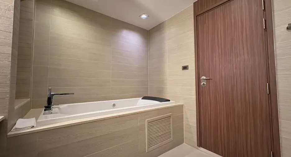 For rent and for sale 3 bedrooms condo in Sathon, Bangkok