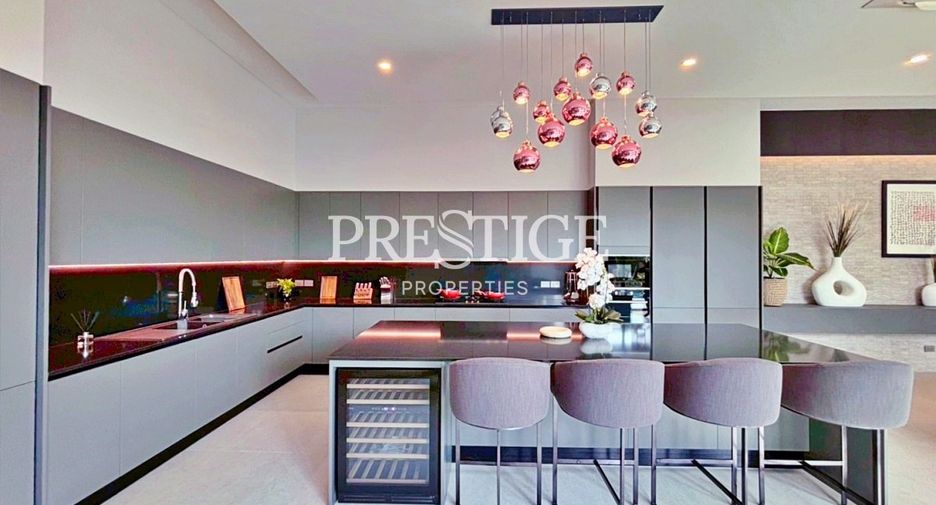 Casa en venta de 6 habitaciones en Bang Lamung, Chonburi