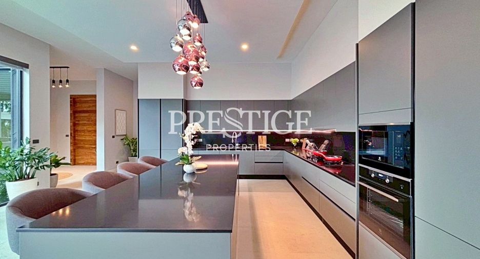 Casa en venta de 6 habitaciones en Bang Lamung, Chonburi