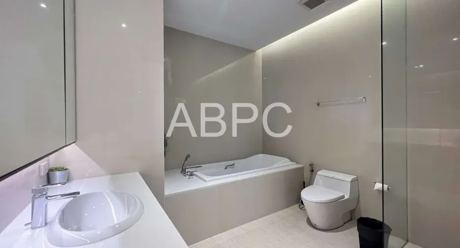 À louer et à vendre 2 chambres condo à Bang Saray, Pattaya