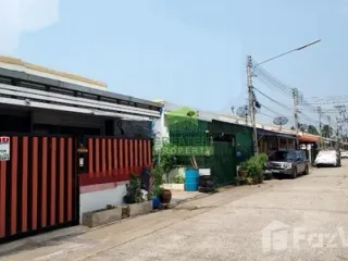 For sale 2 bed townhouse in Ban Phaeo, Samut Sakhon