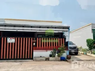 For sale 2 bed townhouse in Ban Phaeo, Samut Sakhon