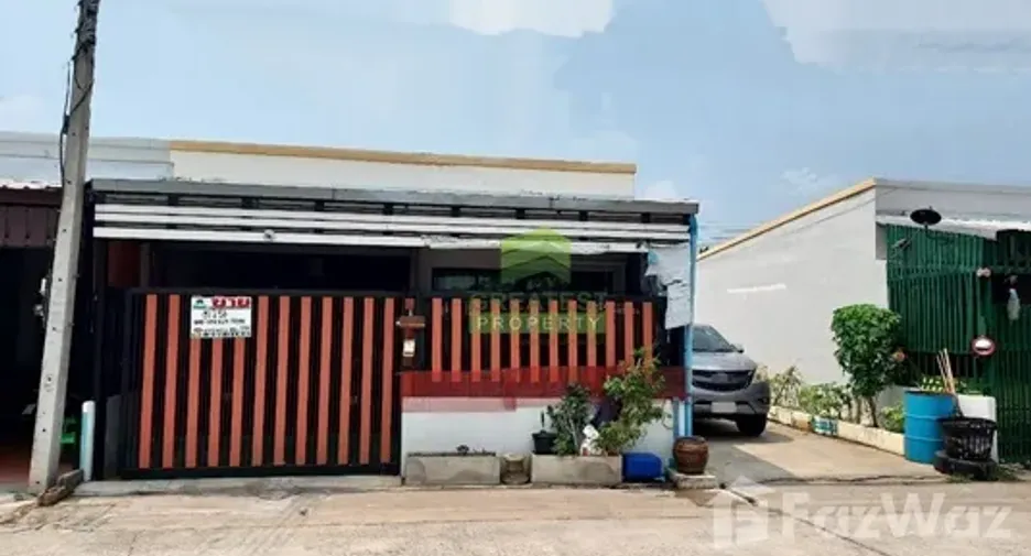 For sale 2 bed townhouse in Ban Phaeo, Samut Sakhon