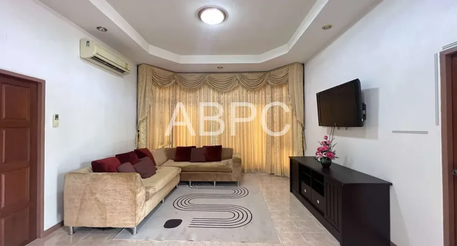 For rent 3 bedrooms house in East Pattaya, Pattaya