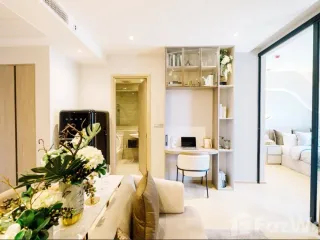 For sale 3 bed condo in Huai Khwang, Bangkok