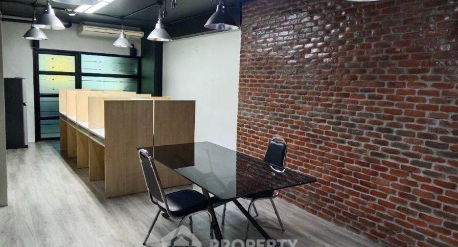 For sale 3 bed condo in Huai Khwang, Bangkok