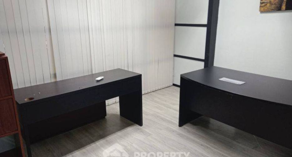 For sale 3 bed condo in Huai Khwang, Bangkok
