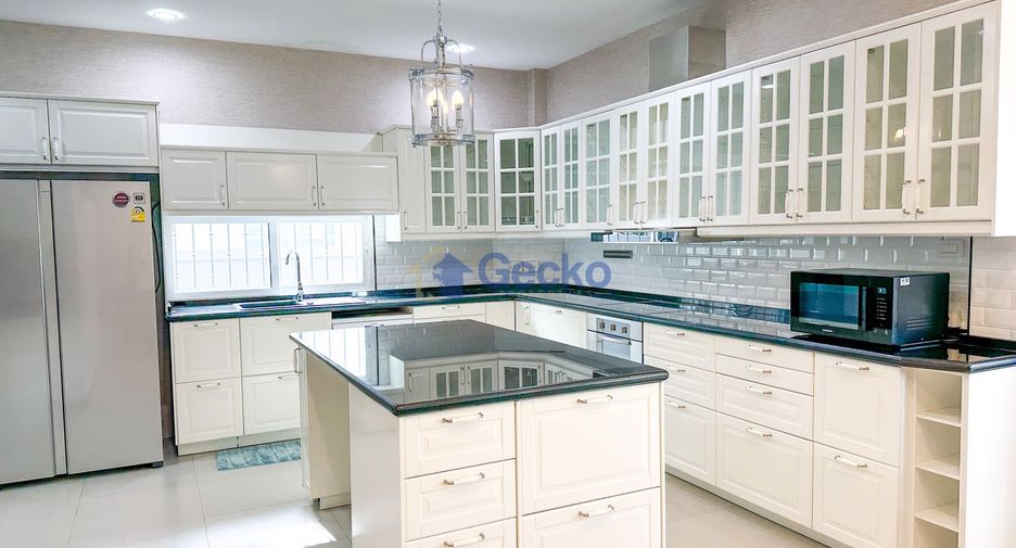 For sale and for rent 6 bed house in Bang Lamung, Chonburi