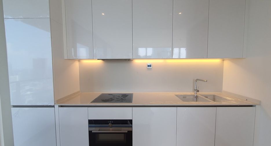 For rent 3 bedrooms condo in Khlong Toei, Bangkok