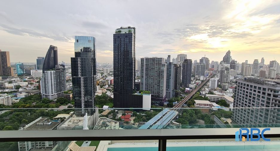 For rent 3 bedrooms condo in Khlong Toei, Bangkok