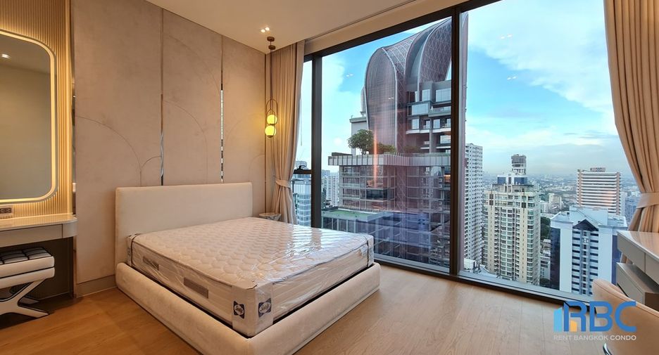 For rent 3 bedrooms condo in Khlong Toei, Bangkok