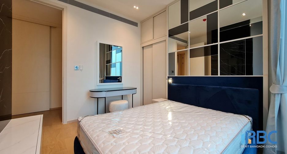 For rent 3 bedrooms condo in Khlong Toei, Bangkok