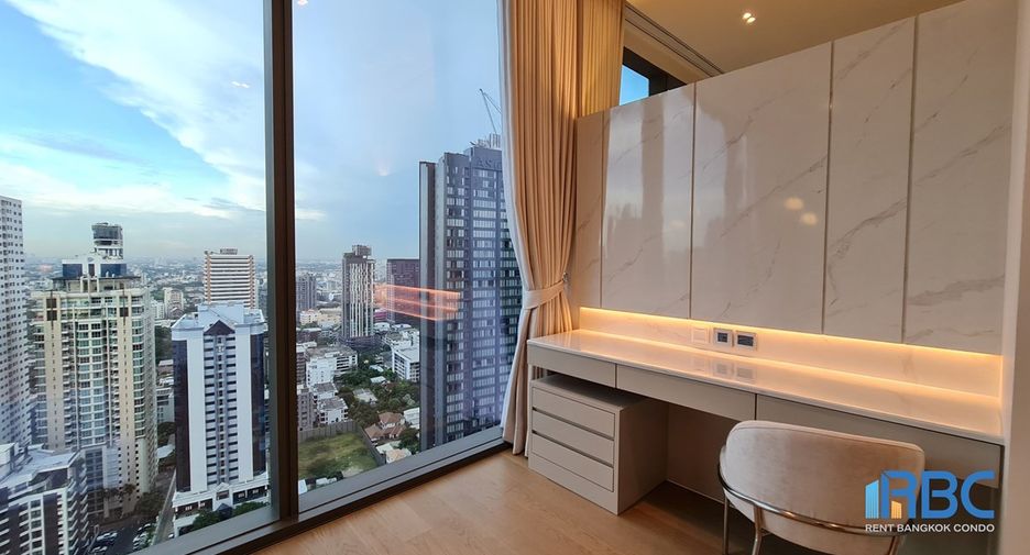 For rent 3 bedrooms condo in Khlong Toei, Bangkok