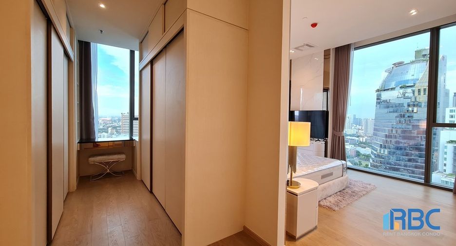 For rent 3 bedrooms condo in Khlong Toei, Bangkok