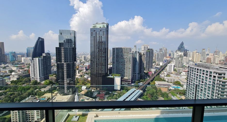 For rent 3 bedrooms condo in Khlong Toei, Bangkok
