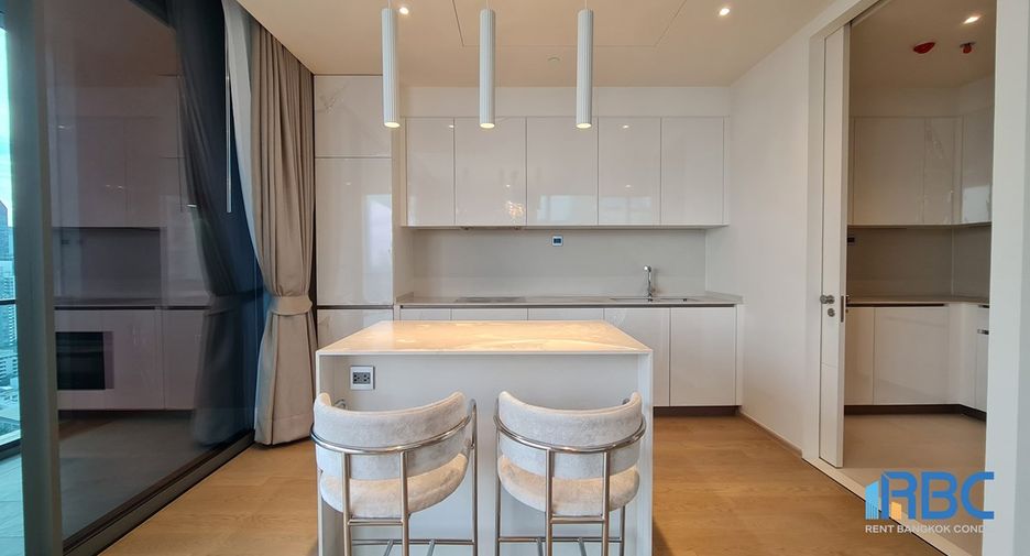 For rent 3 bedrooms condo in Khlong Toei, Bangkok