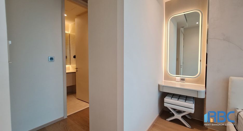 For rent 3 bedrooms condo in Khlong Toei, Bangkok