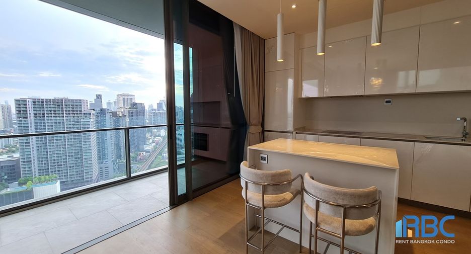For rent 3 bedrooms condo in Khlong Toei, Bangkok