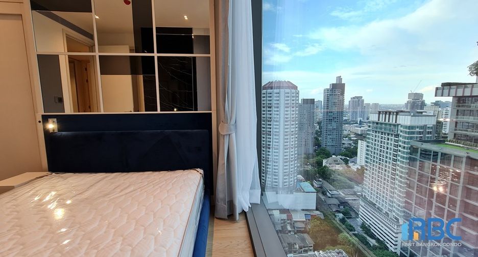 For rent 3 bedrooms condo in Khlong Toei, Bangkok