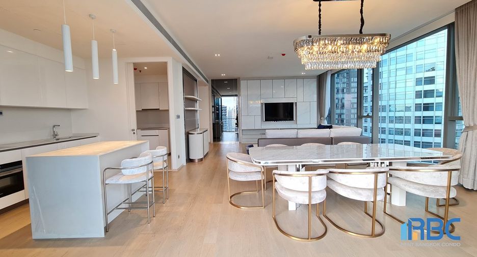 For rent 3 bedrooms condo in Khlong Toei, Bangkok