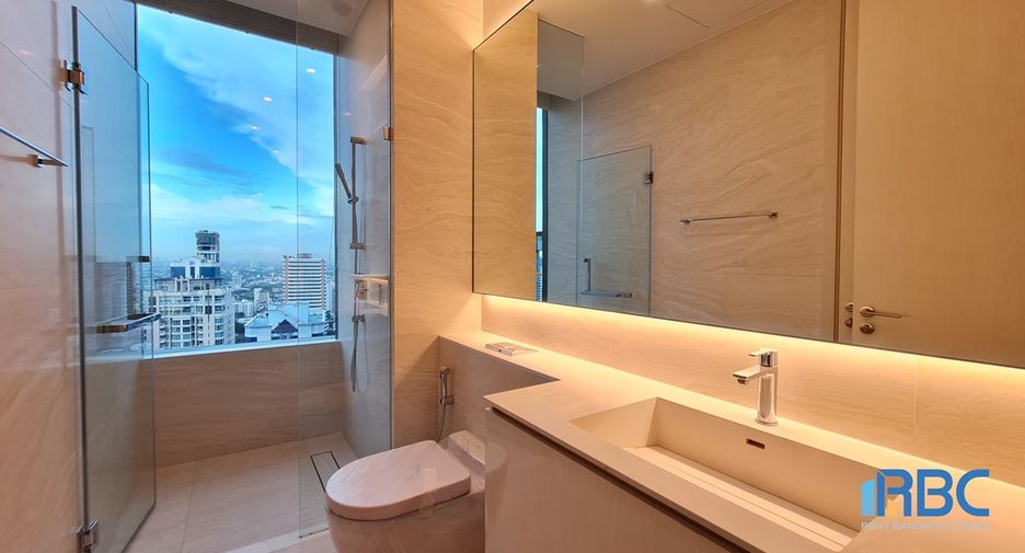 For rent 3 bedrooms condo in Khlong Toei, Bangkok