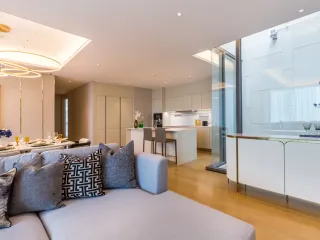 For sale 2 bedrooms condo in Pathum Wan, Bangkok