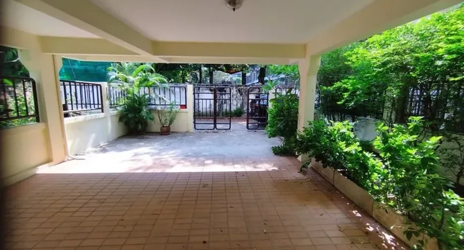 For rent 4 bedrooms house in Watthana, Bangkok