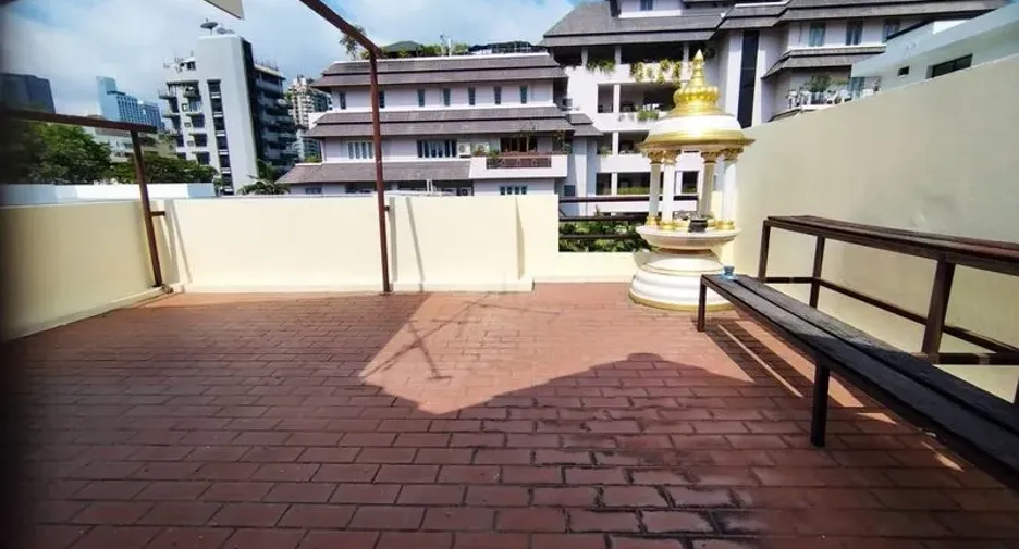 For rent 4 bedrooms house in Watthana, Bangkok