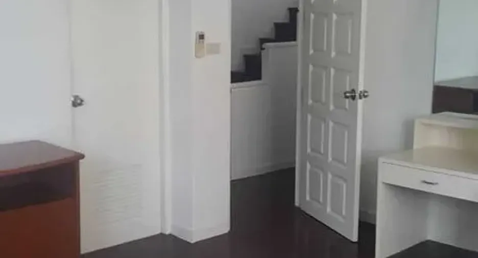 For rent 4 bedrooms house in Watthana, Bangkok