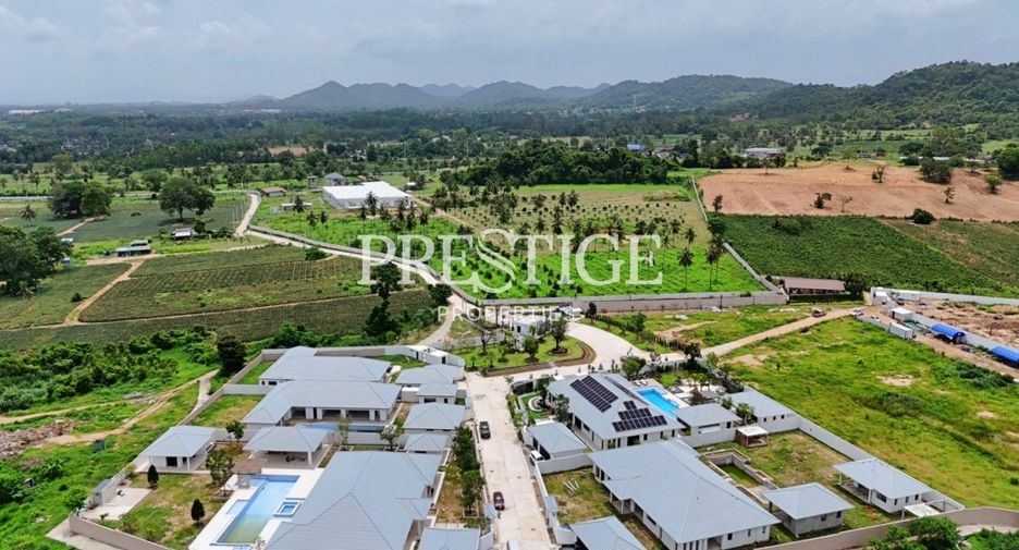 Casa en venta de 5 habitaciones en Bang Lamung, Chonburi