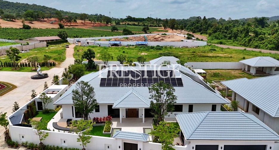 Casa en venta de 5 habitaciones en Bang Lamung, Chonburi