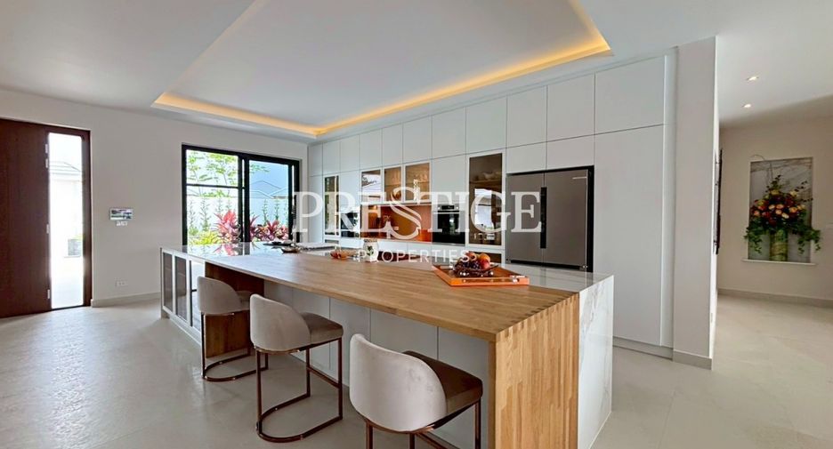 Casa en venta de 5 habitaciones en Bang Lamung, Chonburi