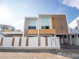 For sale 4 bed house in San Kamphaeng, Chiang Mai