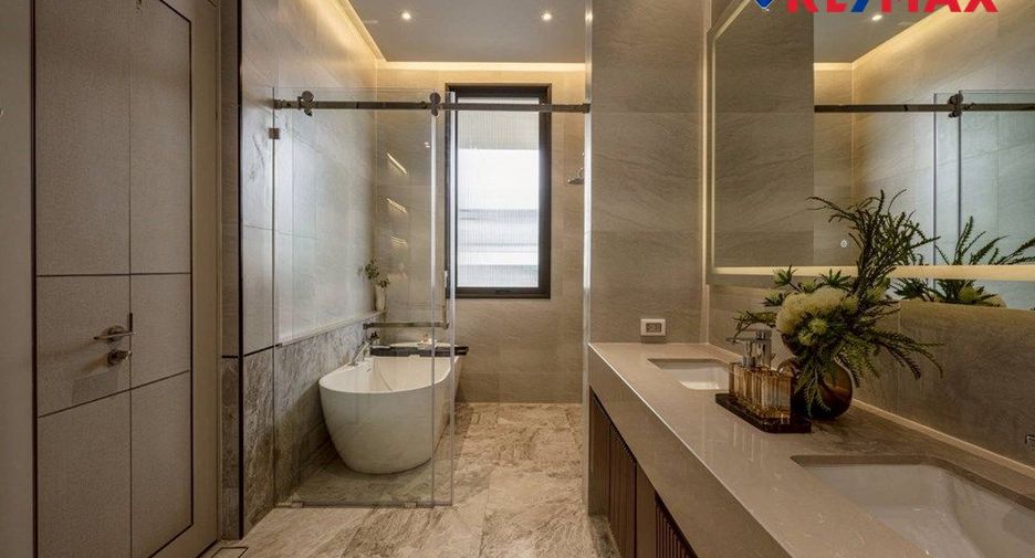 For sale 4 bedrooms house in East Pattaya, Pattaya