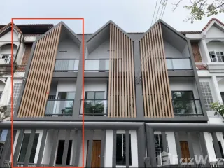 For sale 4 bed townhouse in Prawet, Bangkok