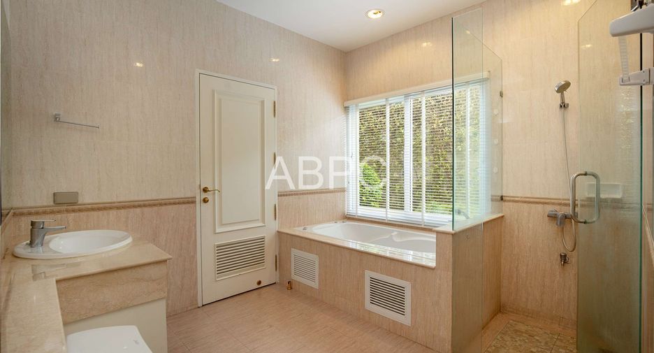 For rent and for sale 3 bed house in Bang Lamung, Chonburi