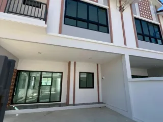 For sale 3 bed townhouse in Bang Lamung, Chonburi