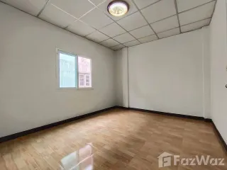 For rent 4 bed townhouse in Krathum Baen, Samut Sakhon