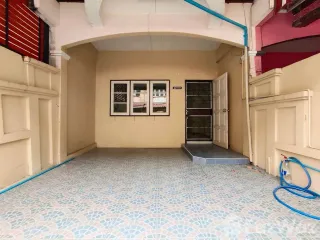 For rent 4 bed townhouse in Krathum Baen, Samut Sakhon